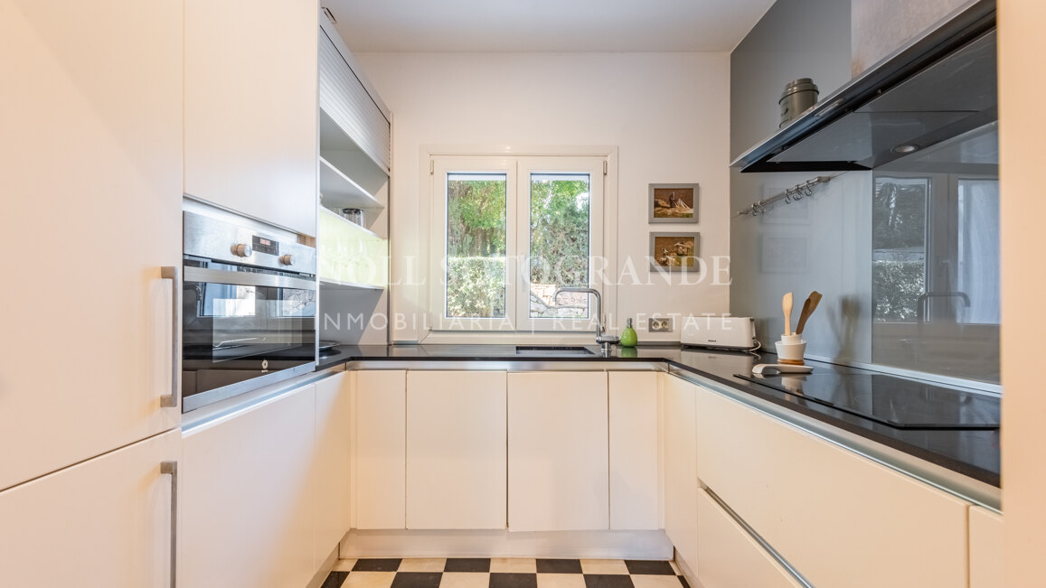Vollständig renovierte 2-Schlafzimmer-Wohnung zum Verkauf in Tenis, Sotogrande