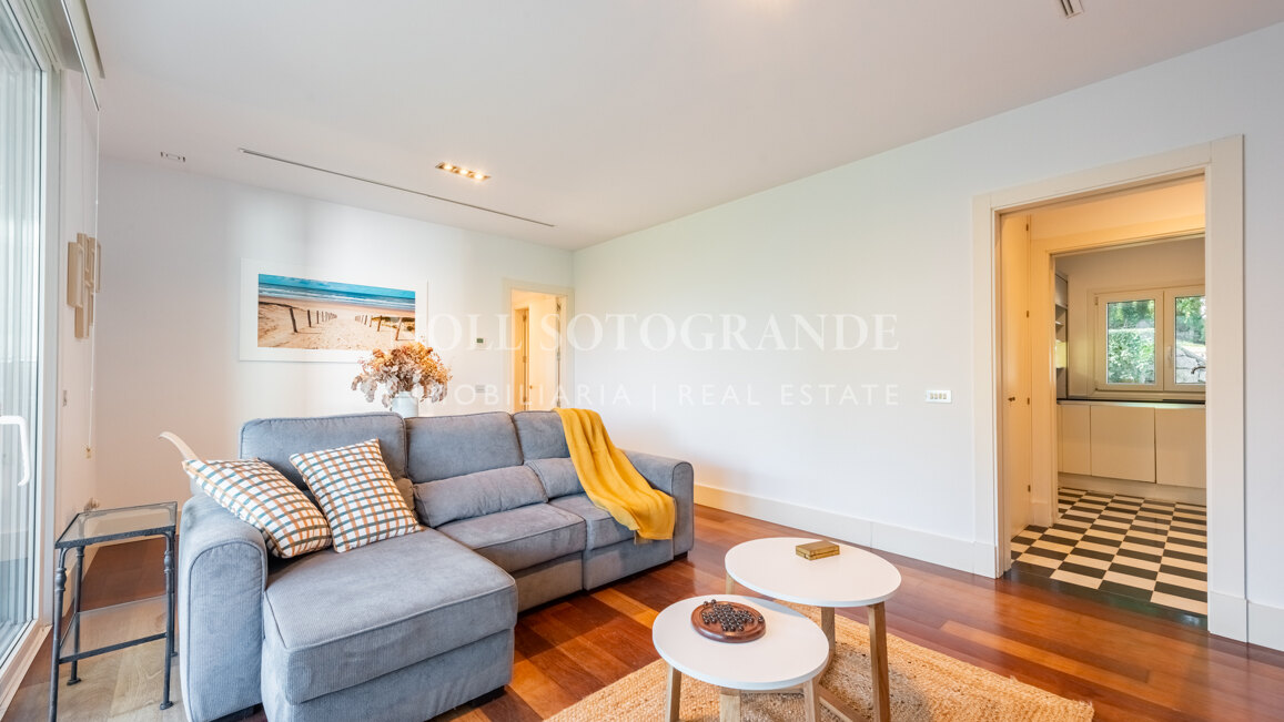 Vollständig renovierte 2-Schlafzimmer-Wohnung zum Verkauf in Tenis, Sotogrande