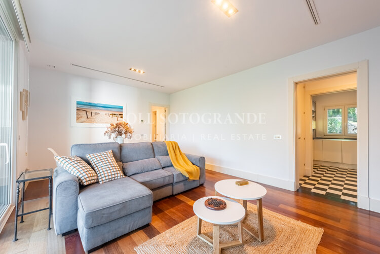 Vollständig renovierte 2-Schlafzimmer-Wohnung zum Verkauf in Tenis, Sotogrande