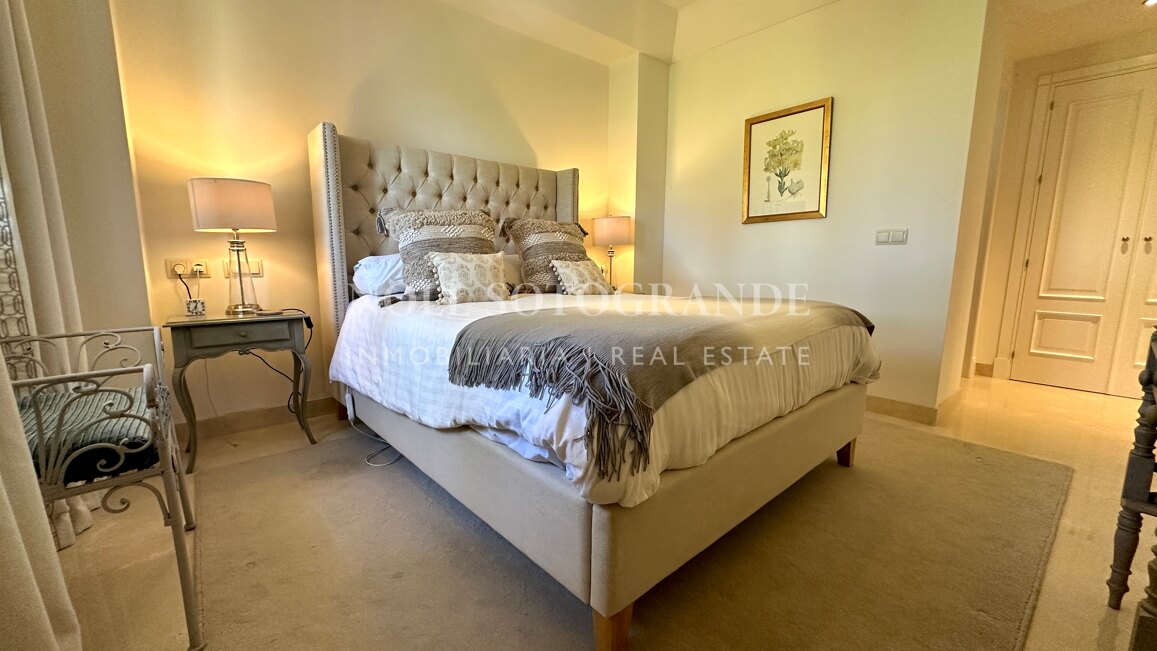 Luxuriöses Penthouse mit 3 Schlafzimmern und privatem Pool in der Marina von Sotogrande