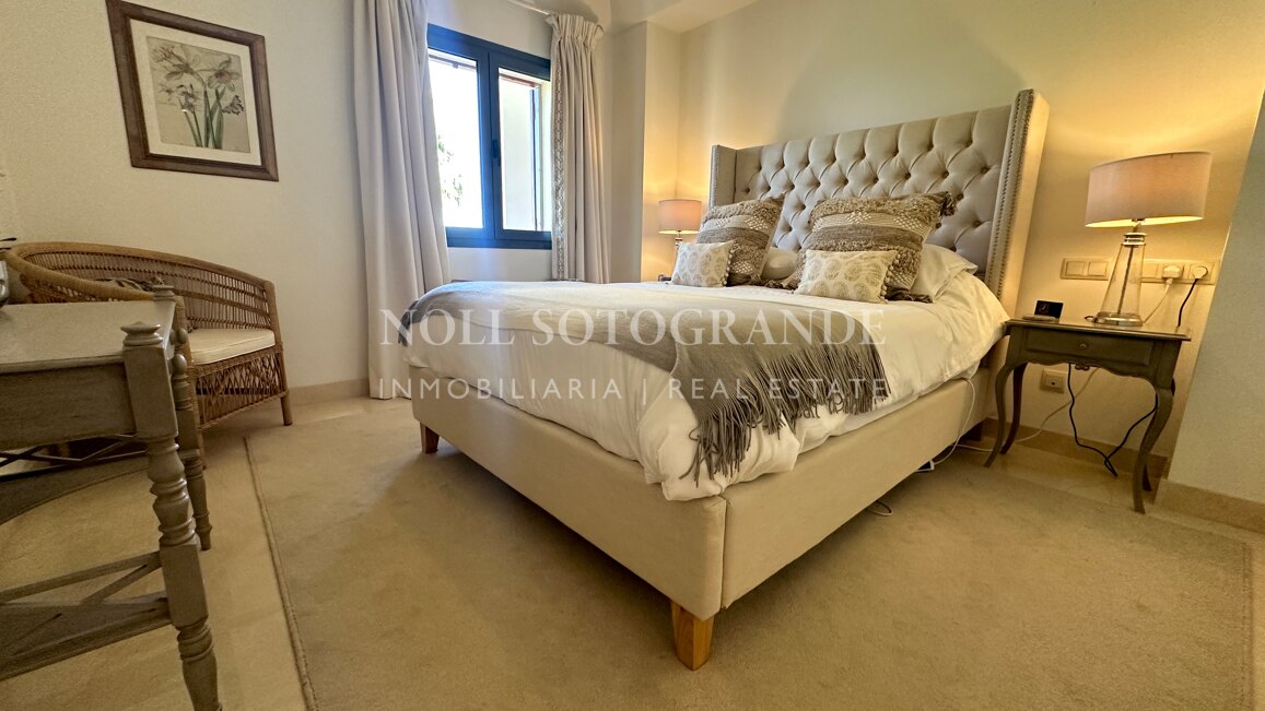 Luxuriöses Penthouse mit 3 Schlafzimmern und privatem Pool in der Marina von Sotogrande