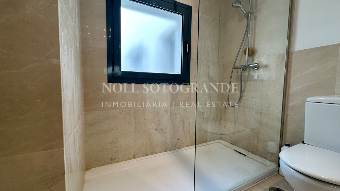 Luxuriöses Penthouse mit 3 Schlafzimmern und privatem Pool in der Marina von Sotogrande