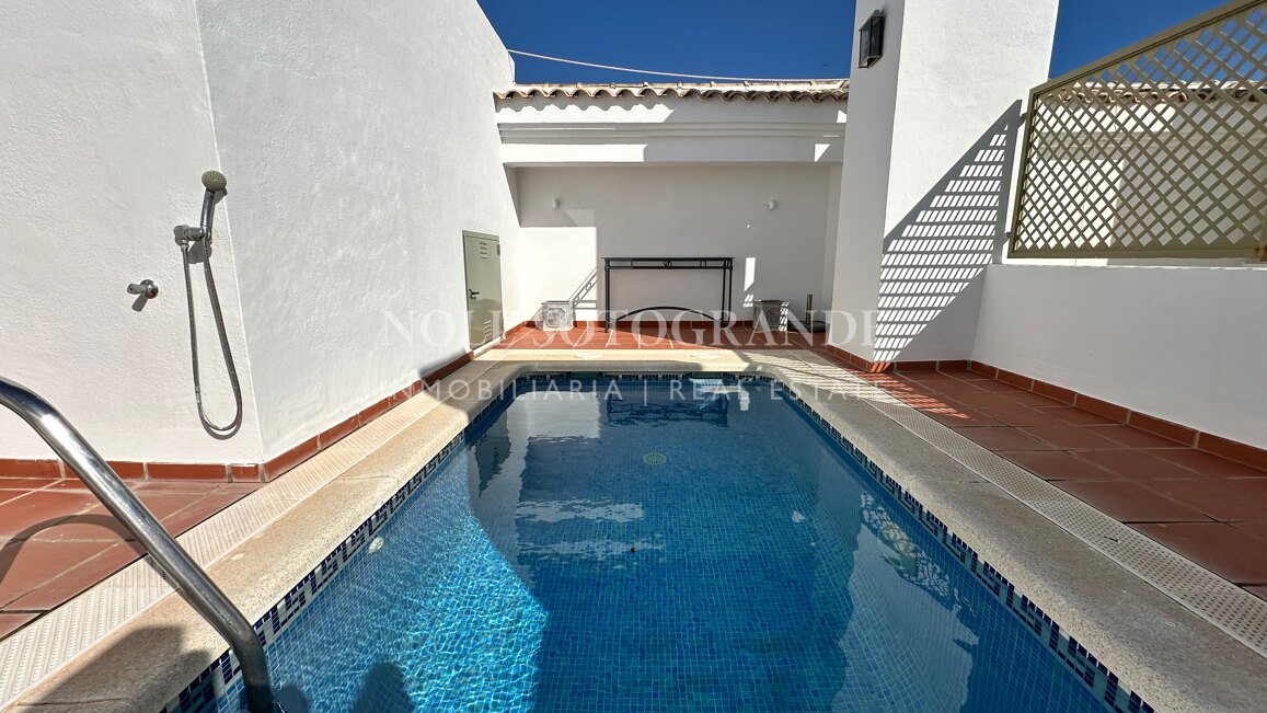 Luxuriöses Penthouse mit 3 Schlafzimmern und privatem Pool in der Marina von Sotogrande