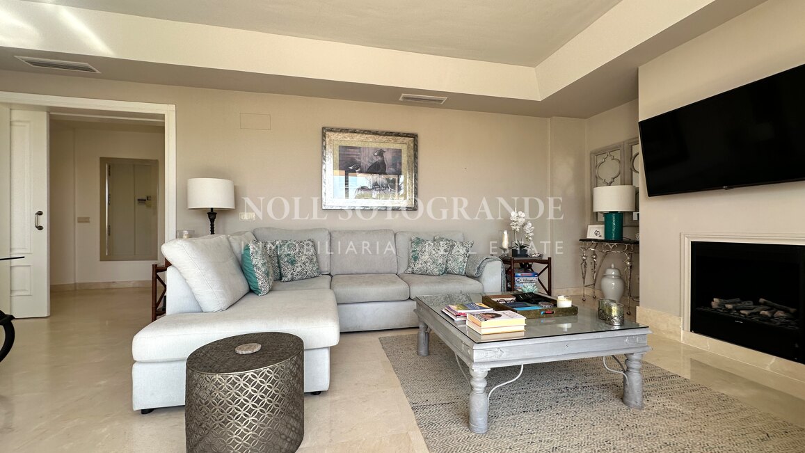 Luxuriöses Penthouse mit 3 Schlafzimmern und privatem Pool in der Marina von Sotogrande