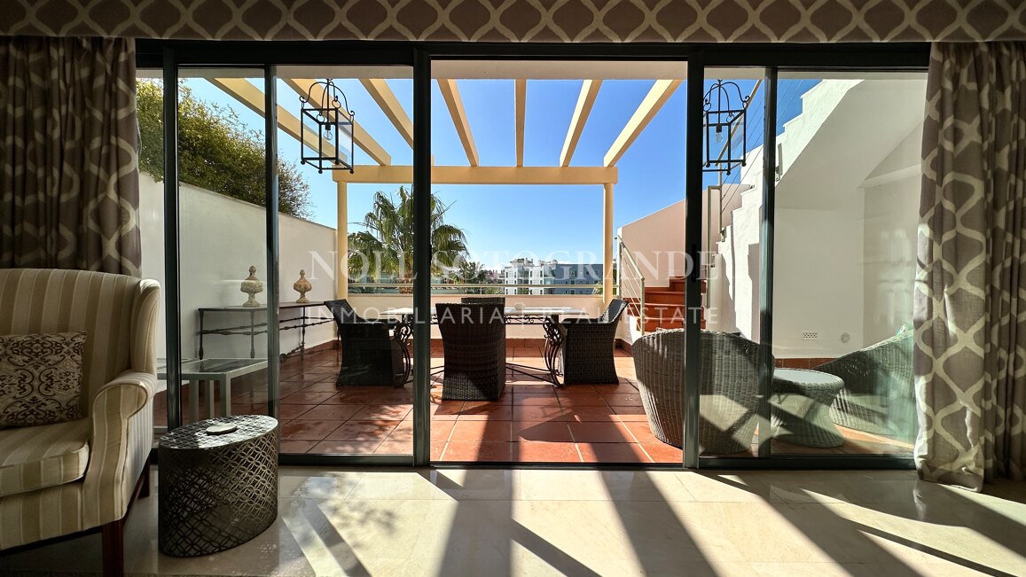 Luxuriöses Penthouse mit 3 Schlafzimmern und privatem Pool in der Marina von Sotogrande