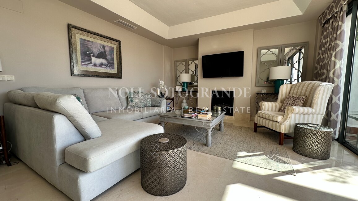 Luxuriöses Penthouse mit 3 Schlafzimmern und privatem Pool in der Marina von Sotogrande