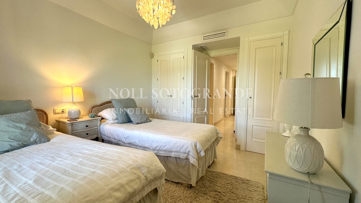 Luxuriöses Penthouse mit 3 Schlafzimmern und privatem Pool in der Marina von Sotogrande