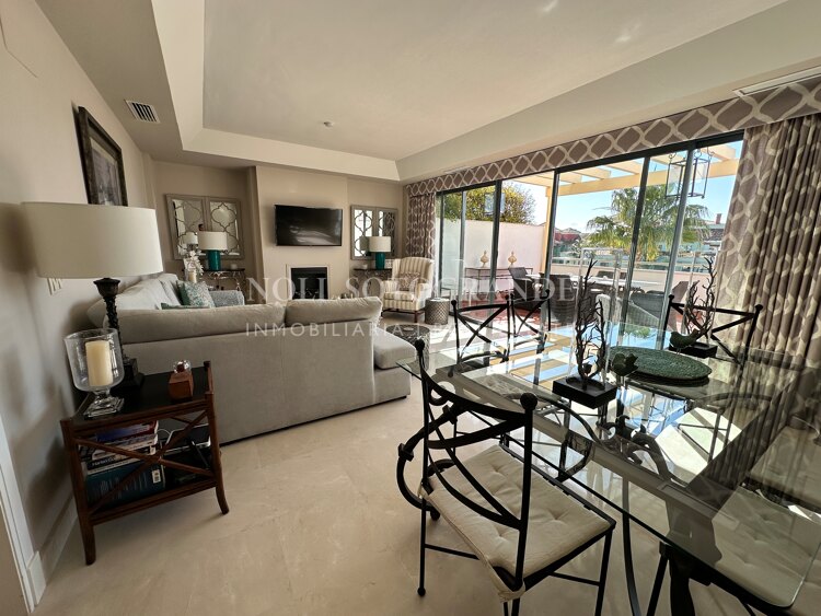 Luxuriöses Penthouse mit 3 Schlafzimmern und privatem Pool in der Marina von Sotogrande