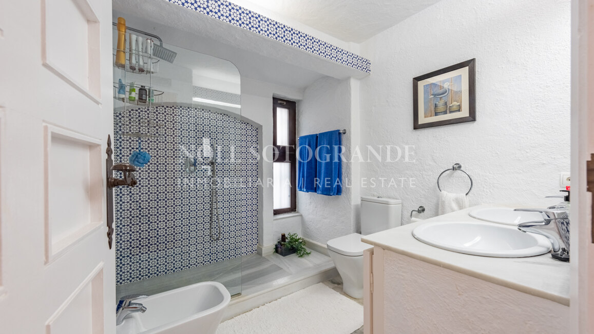 Erstklassige Golfimmobilie in erster Linie zu verkaufen in Kings & Queens, Sotogrande