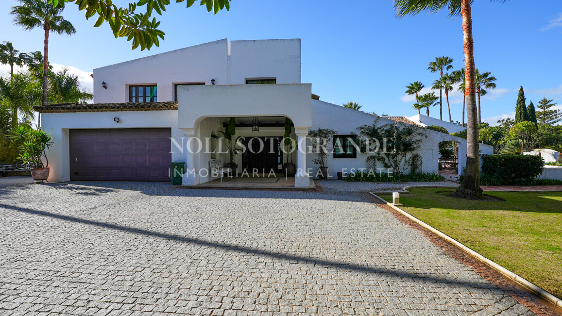 Erstklassige Golfimmobilie in erster Linie zu verkaufen in Kings & Queens, Sotogrande