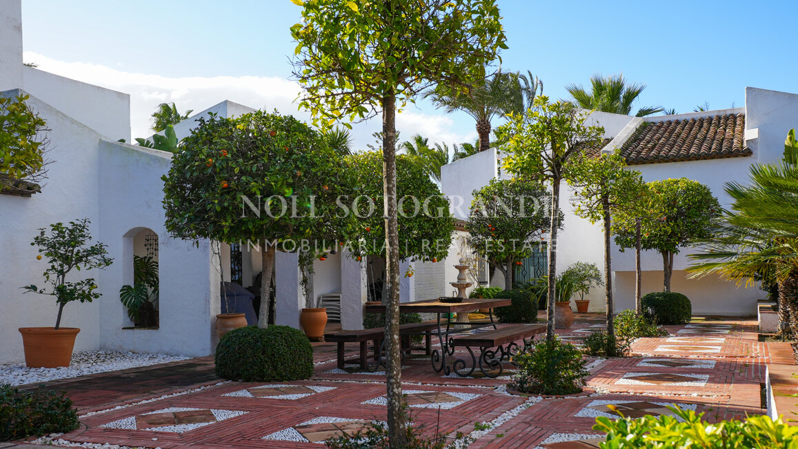 Erstklassige Golfimmobilie in erster Linie zu verkaufen in Kings & Queens, Sotogrande