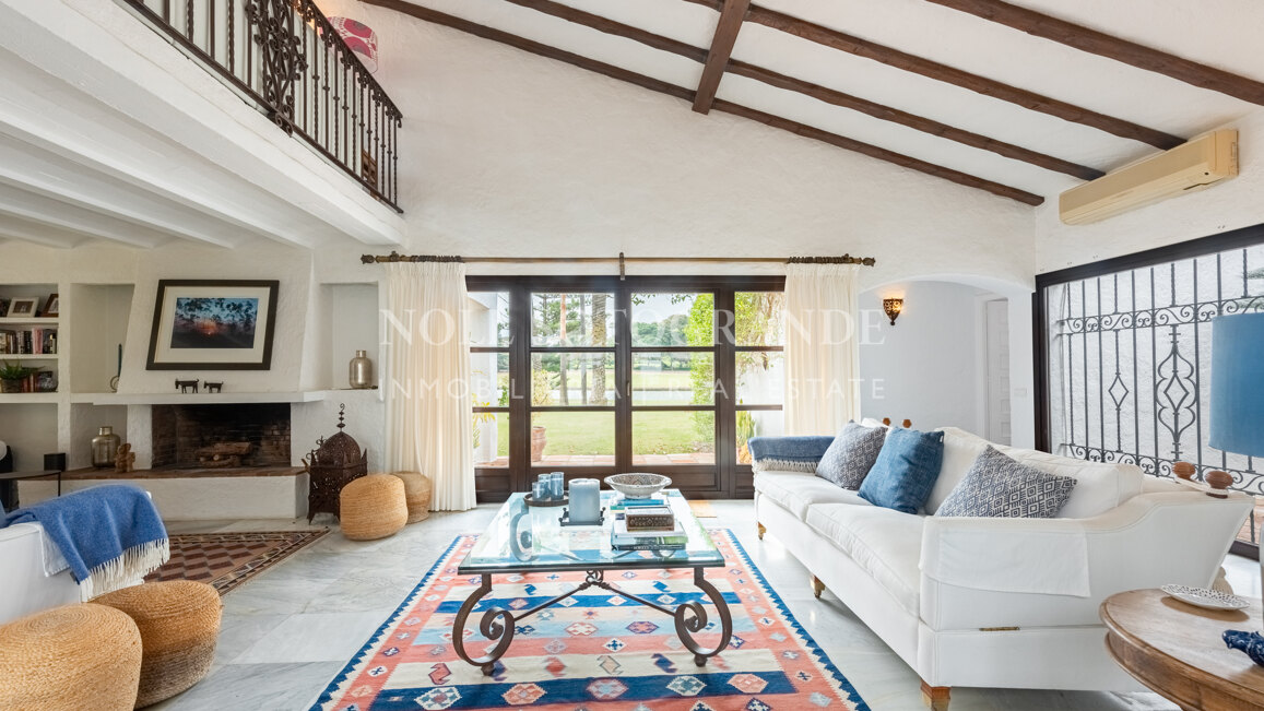 Erstklassige Golfimmobilie in erster Linie zu verkaufen in Kings & Queens, Sotogrande