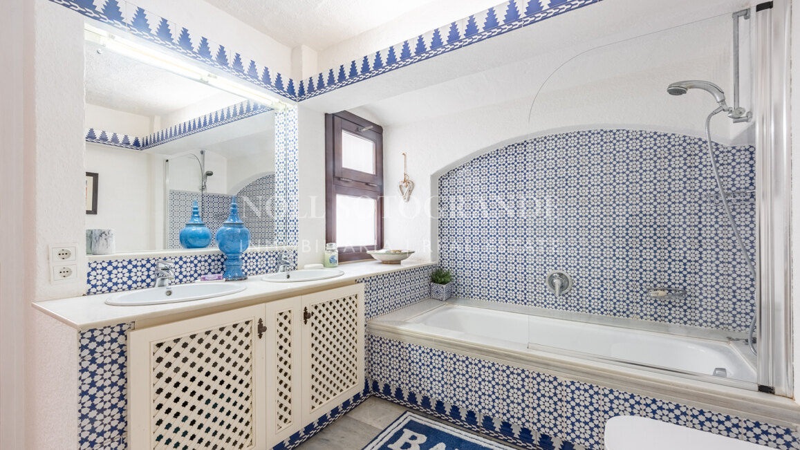 Erstklassige Golfimmobilie in erster Linie zu verkaufen in Kings & Queens, Sotogrande