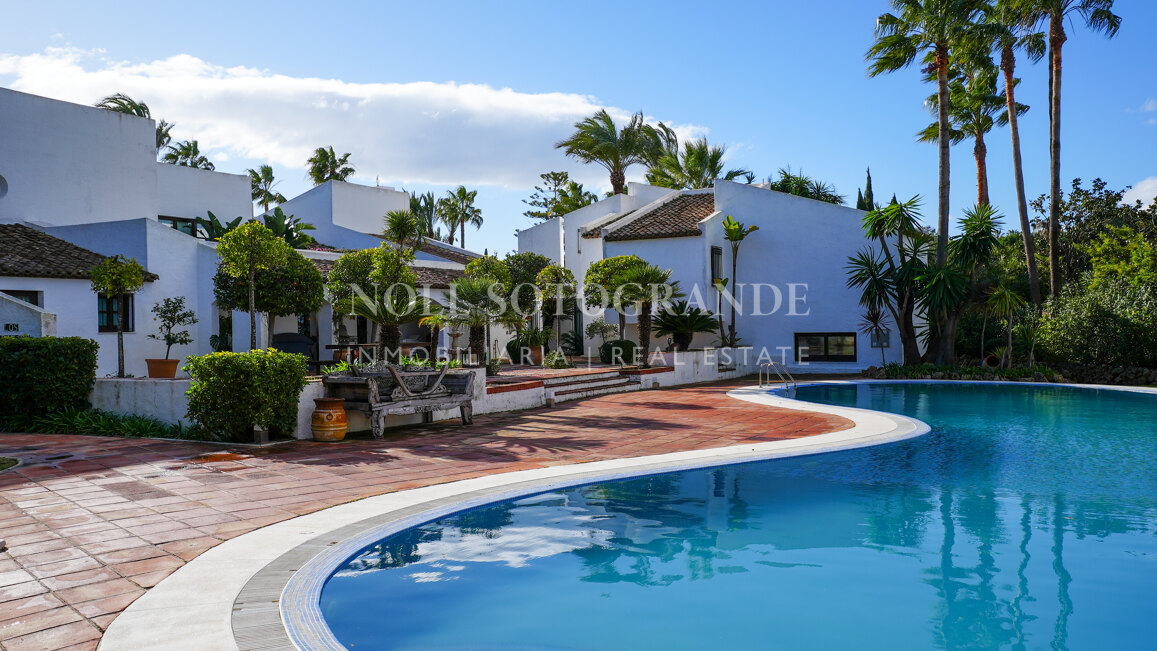 Erstklassige Golfimmobilie in erster Linie zu verkaufen in Kings & Queens, Sotogrande