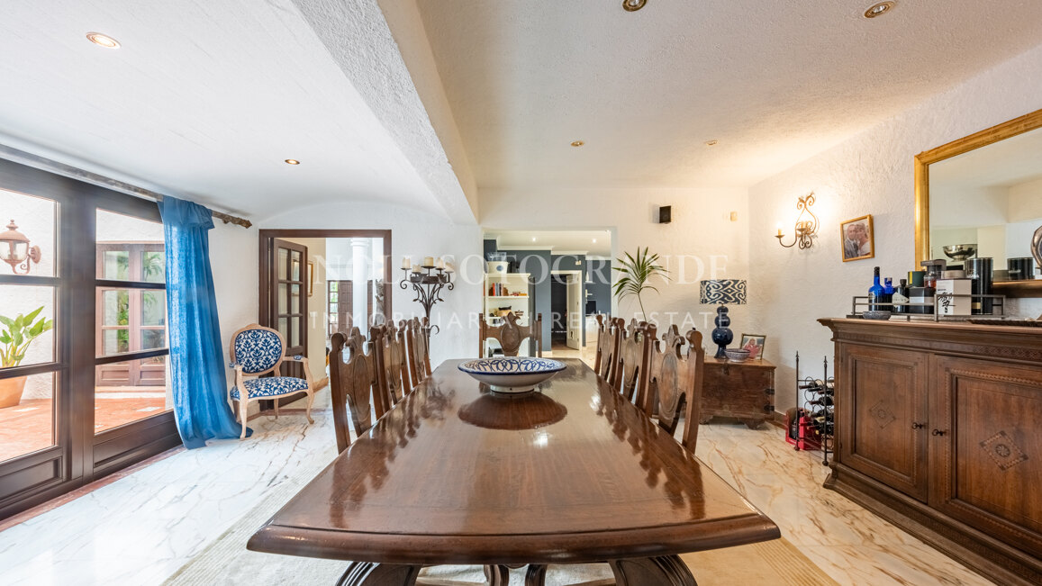 Erstklassige Golfimmobilie in erster Linie zu verkaufen in Kings & Queens, Sotogrande