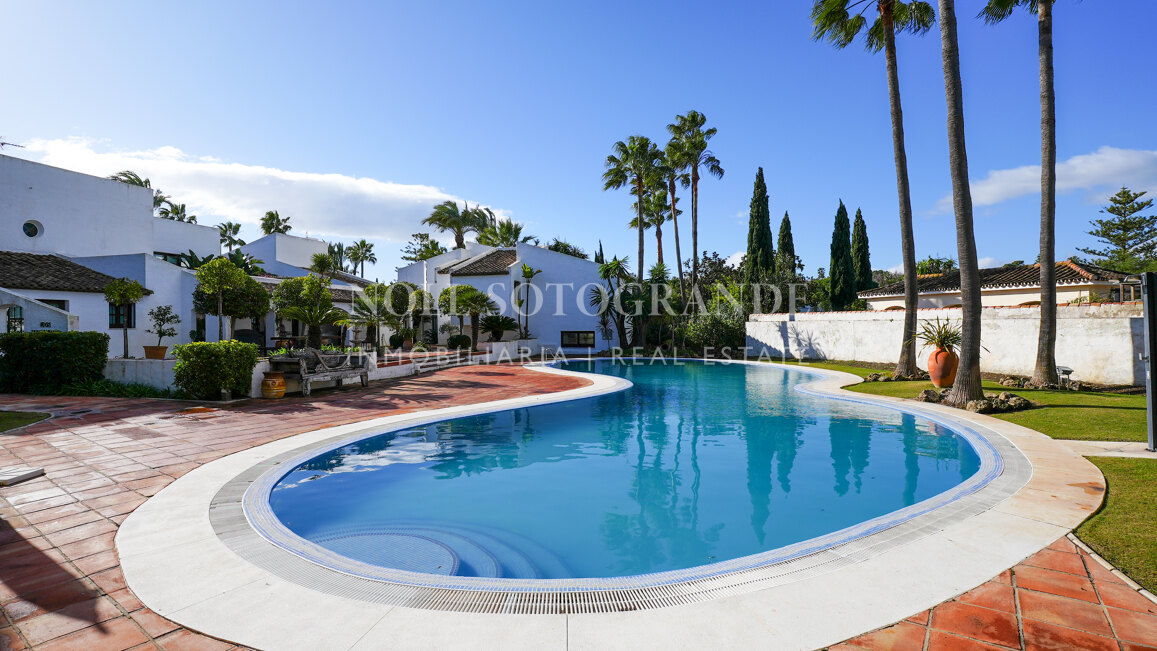 Erstklassige Golfimmobilie in erster Linie zu verkaufen in Kings & Queens, Sotogrande