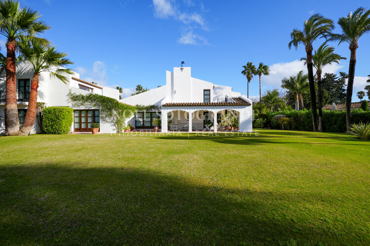 Erstklassige Golfimmobilie in erster Linie zu verkaufen in Kings & Queens, Sotogrande