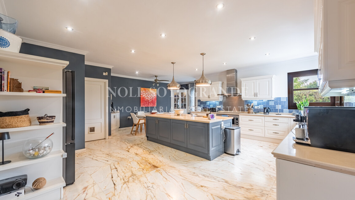 Erstklassige Golfimmobilie in erster Linie zu verkaufen in Kings & Queens, Sotogrande