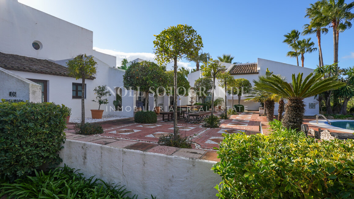 Erstklassige Golfimmobilie in erster Linie zu verkaufen in Kings & Queens, Sotogrande