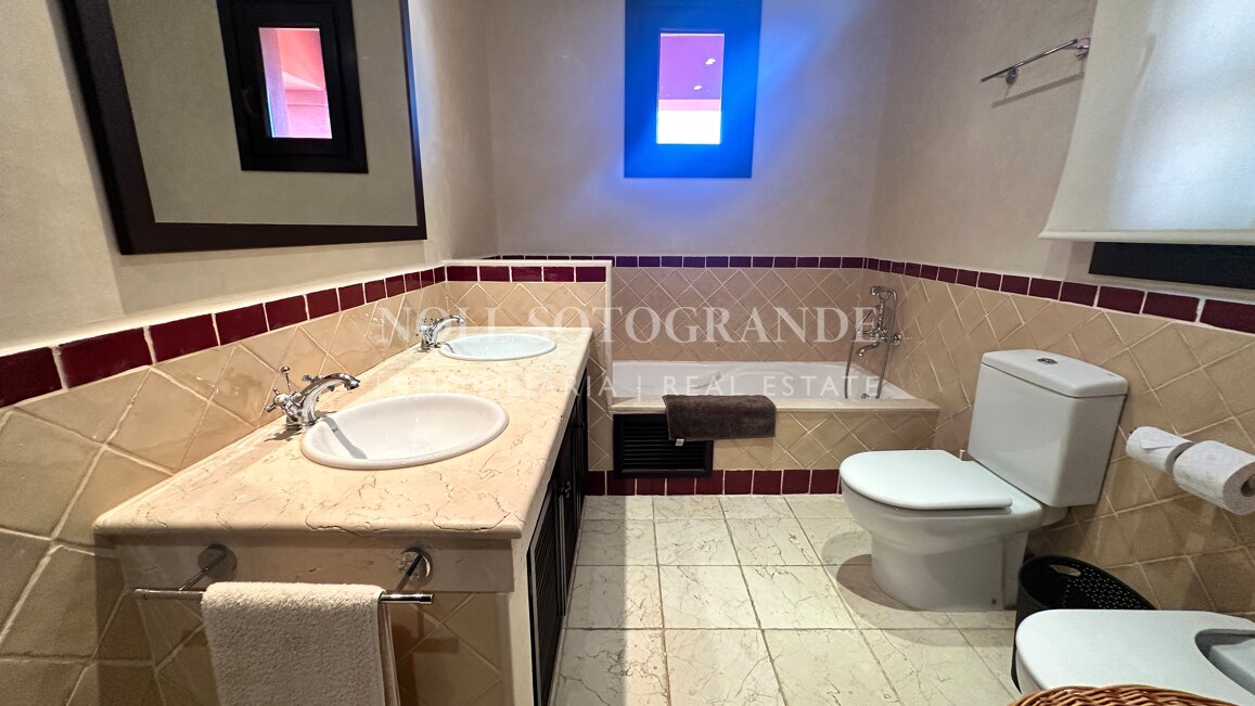 Luxuriöse 2-Schlafzimmer Reihenhaus in Cortijos de La Reserva