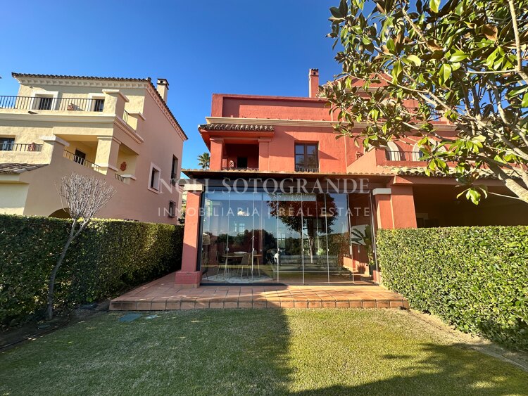 Luxuriöse 2-Schlafzimmer Reihenhaus in Cortijos de La Reserva