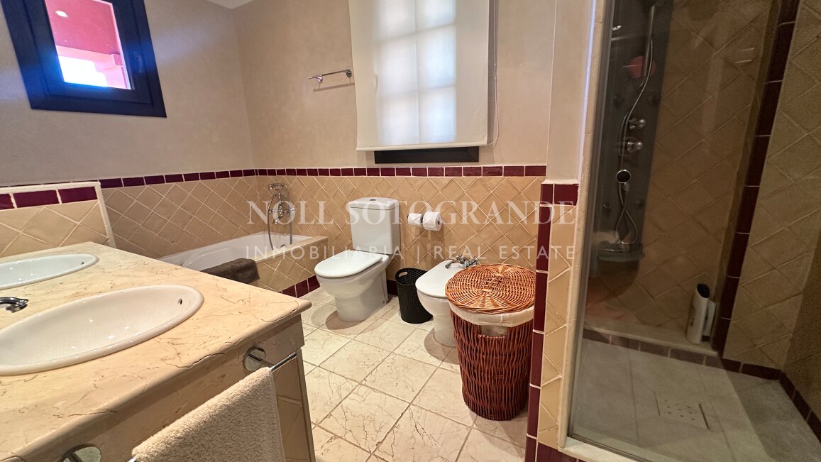 Luxuriöse 2-Schlafzimmer Reihenhaus in Cortijos de La Reserva