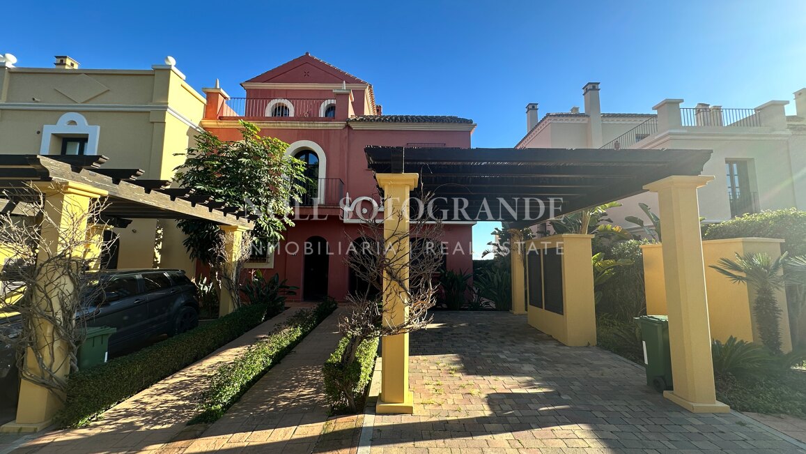 Luxuriöse 2-Schlafzimmer Reihenhaus in Cortijos de La Reserva