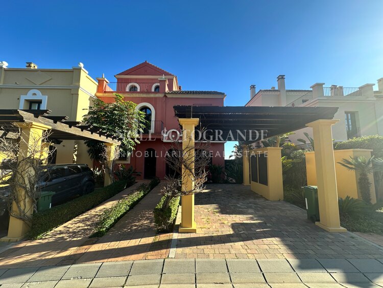 Luxuriöse 2-Schlafzimmer Reihenhaus in Cortijos de La Reserva