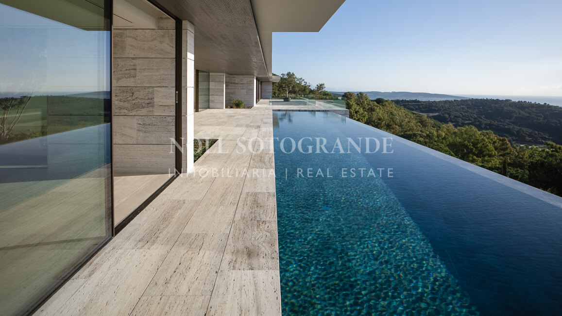 The Sanctuary – Luxusvilla mit Meerblick in La Reserva, Sotogrande