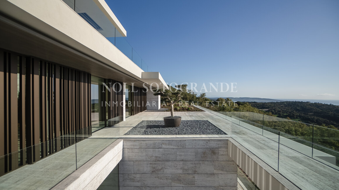 The Sanctuary – Luxusvilla mit Meerblick in La Reserva, Sotogrande