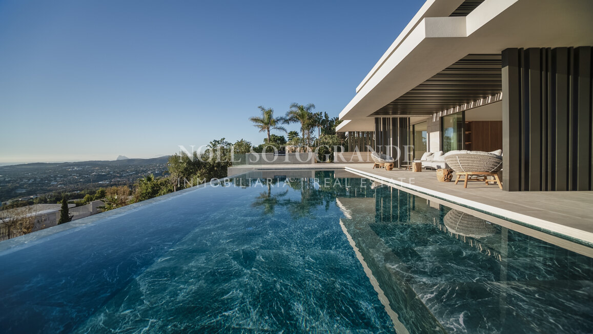 Moderne Villa mit unvergleichlichem Meerblick in Sotogrande