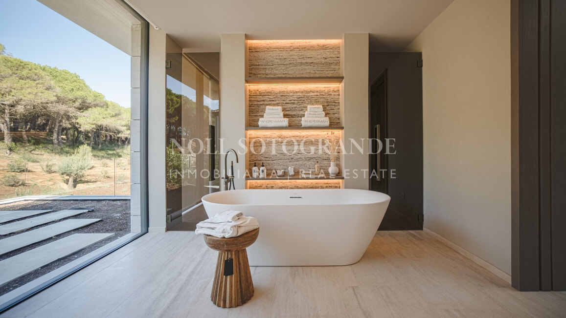 Moderne Villa mit unvergleichlichem Meerblick in Sotogrande