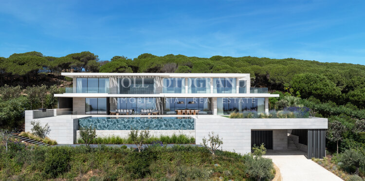Moderne Villa mit unvergleichlichem Meerblick in Sotogrande