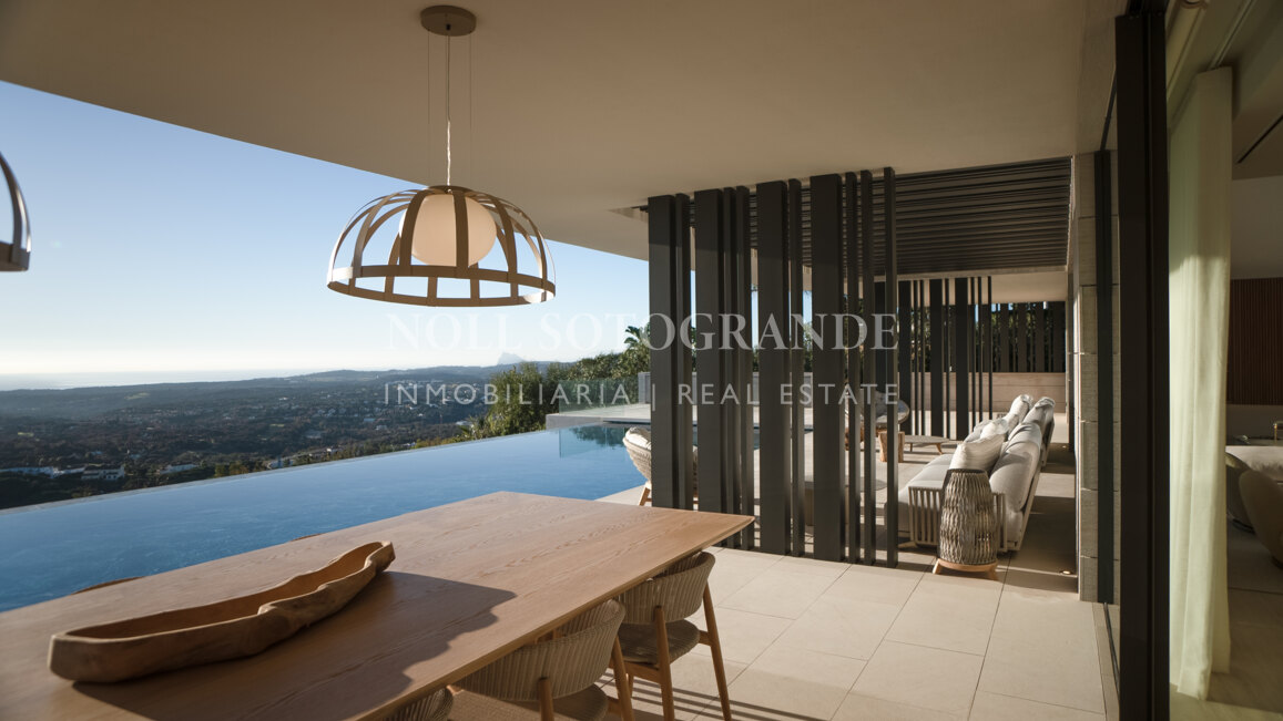 Moderne Villa mit unvergleichlichem Meerblick in Sotogrande