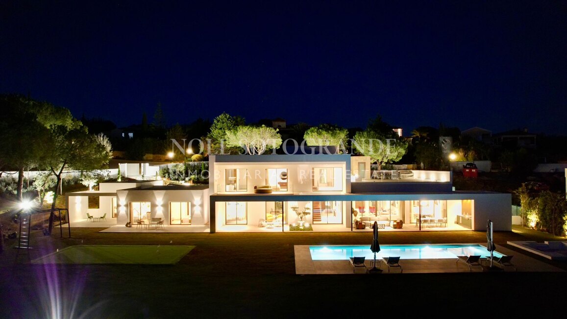 Villa Gazania - Zeitgenössische Villa zum Verkauf Sotogrande Alto