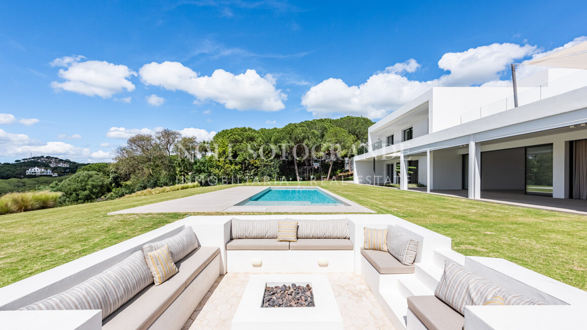 Villa Gazania - Zeitgenössische Villa zum Verkauf Sotogrande Alto