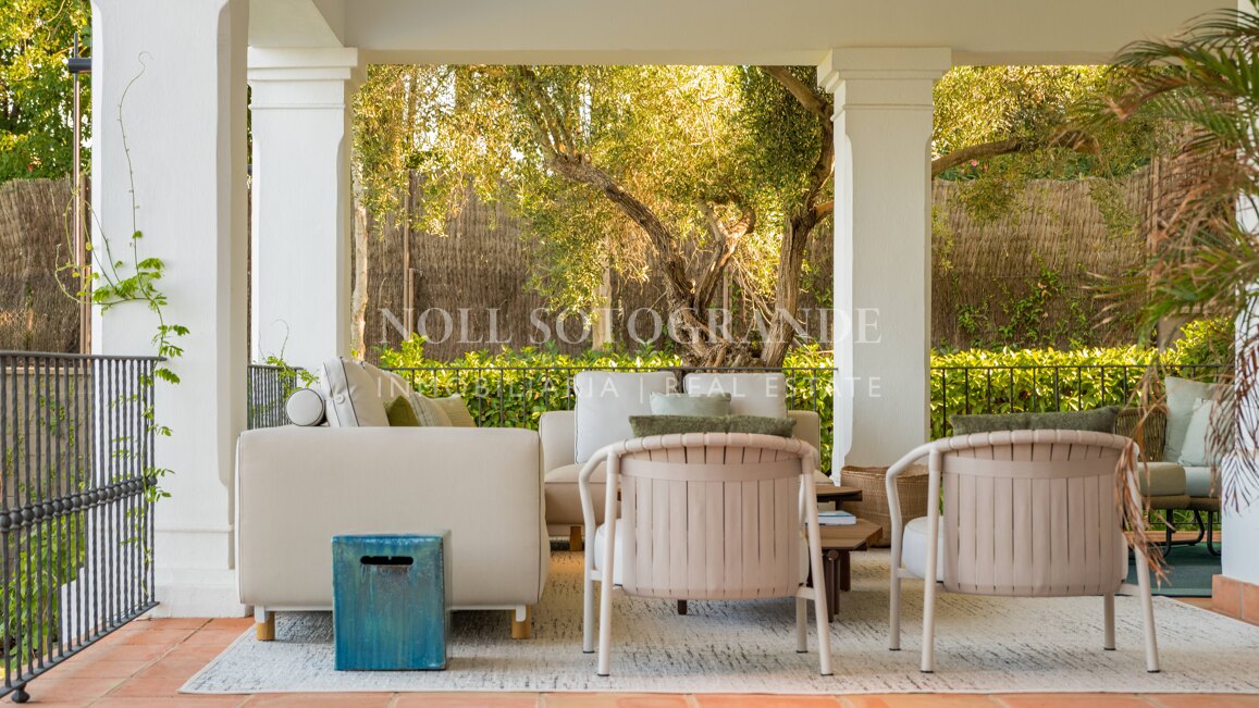 Villa Garden Pea Blossom - Atemberaubende traditionelle Villa in erster Golflinie und Panoramablick in Sotogrande