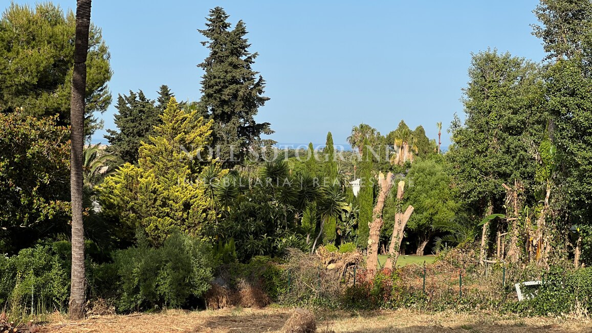 Villa - Baugrundstück in den Kings & Queens zum Verkauf