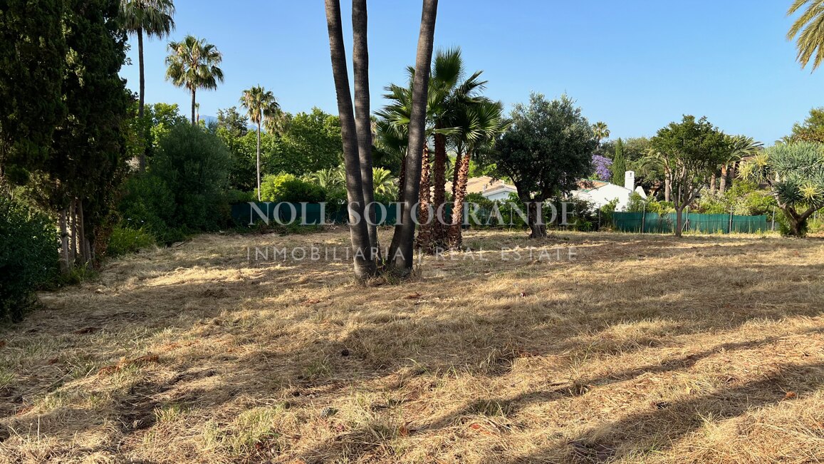 Villa - Baugrundstück in den Kings & Queens zum Verkauf