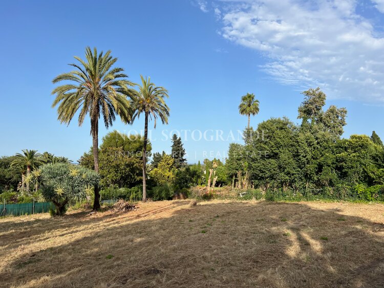 Villa - Baugrundstück in den Kings & Queens zum Verkauf