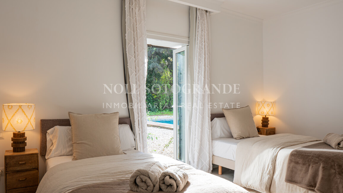 La Pinta Golf Villa – Elegante Villa mit 4 Schlafzimmern, privatem Pool und Golfbereich in Sotogrande Alto