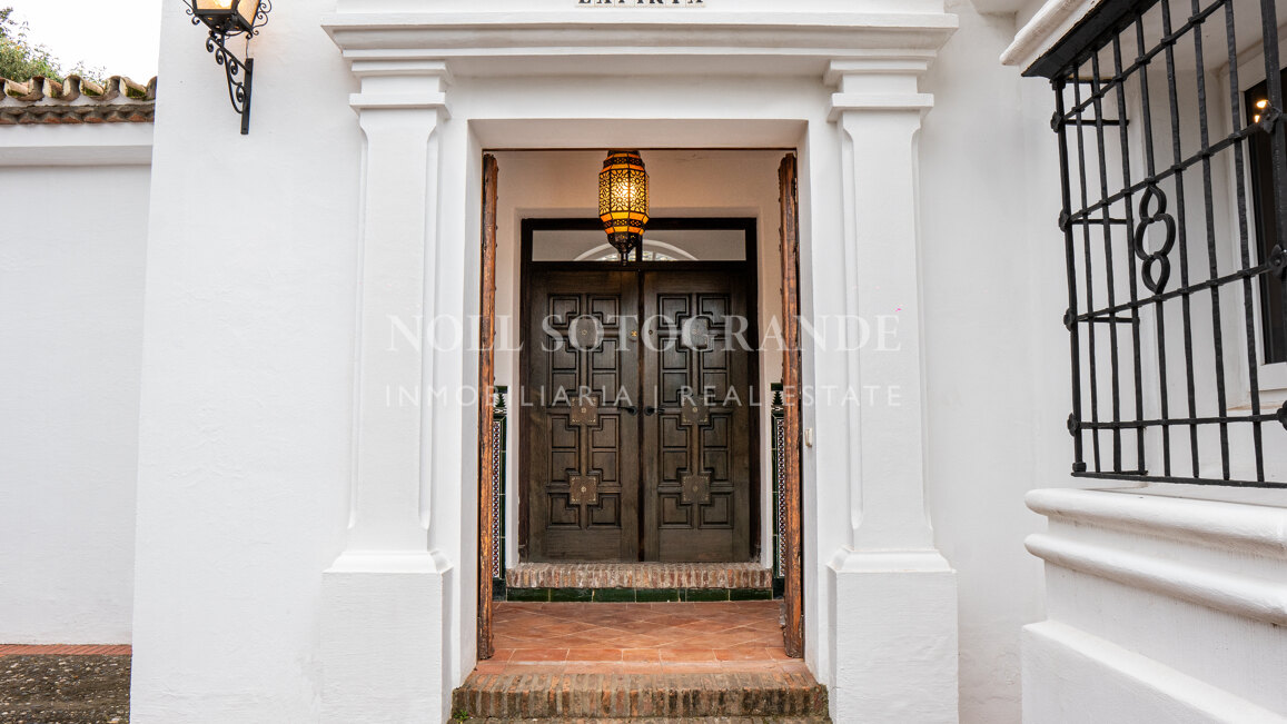 La Pinta Golf Villa – Elegante Villa mit 4 Schlafzimmern, privatem Pool und Golfbereich in Sotogrande Alto