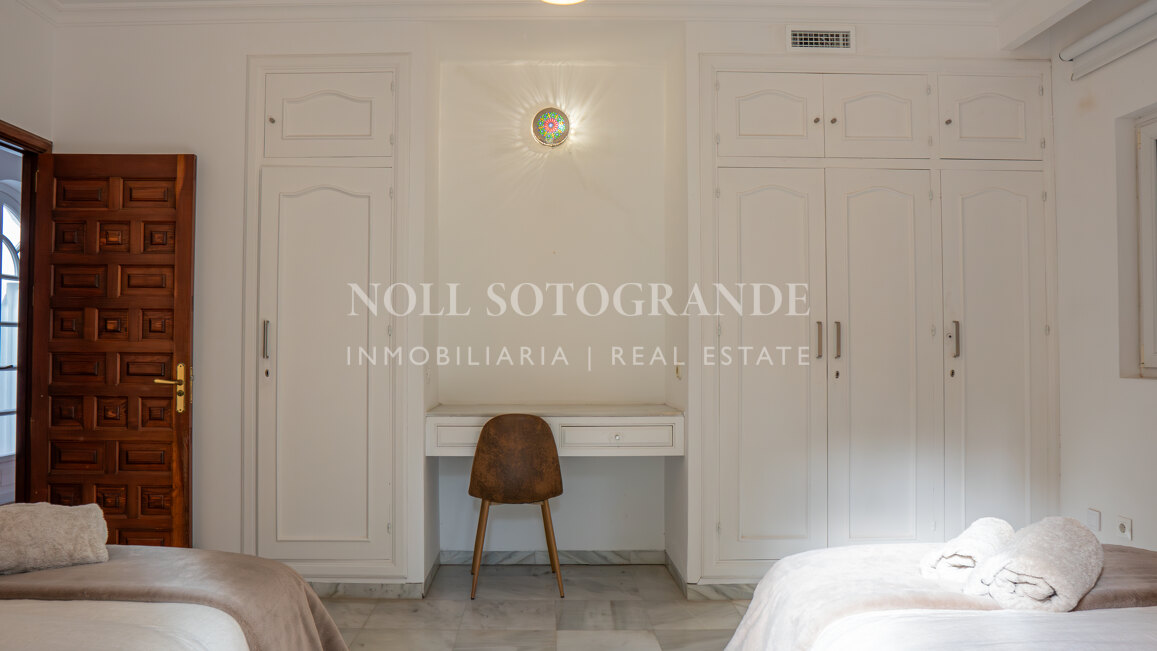 La Pinta Golf Villa – Elegante Villa mit 4 Schlafzimmern, privatem Pool und Golfbereich in Sotogrande Alto