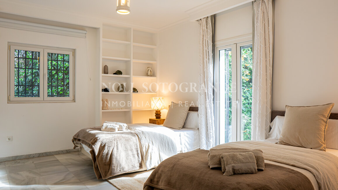 La Pinta Golf Villa – Elegante Villa mit 4 Schlafzimmern, privatem Pool und Golfbereich in Sotogrande Alto