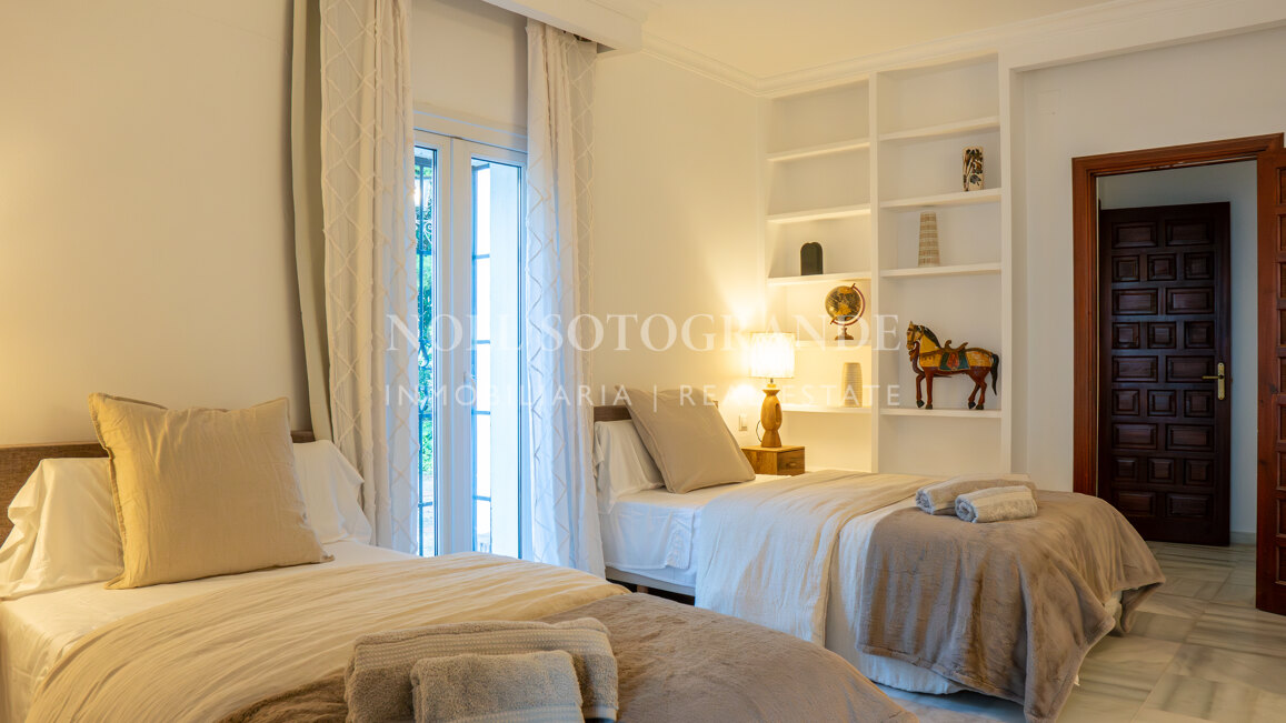 La Pinta Golf Villa – Elegante Villa mit 4 Schlafzimmern, privatem Pool und Golfbereich in Sotogrande Alto