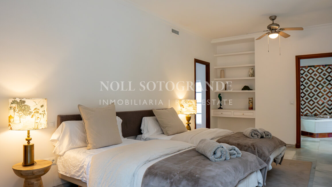 La Pinta Golf Villa – Elegante Villa mit 4 Schlafzimmern, privatem Pool und Golfbereich in Sotogrande Alto