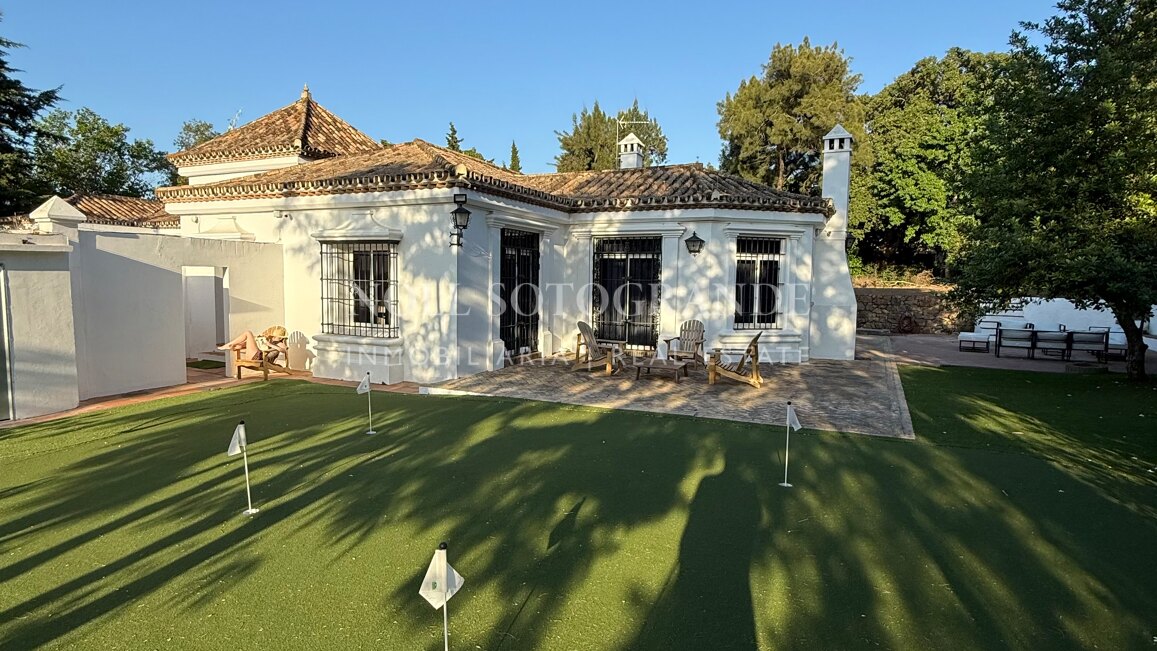 La Pinta Golf Villa – Elegante Villa mit 4 Schlafzimmern, privatem Pool und Golfbereich in Sotogrande Alto