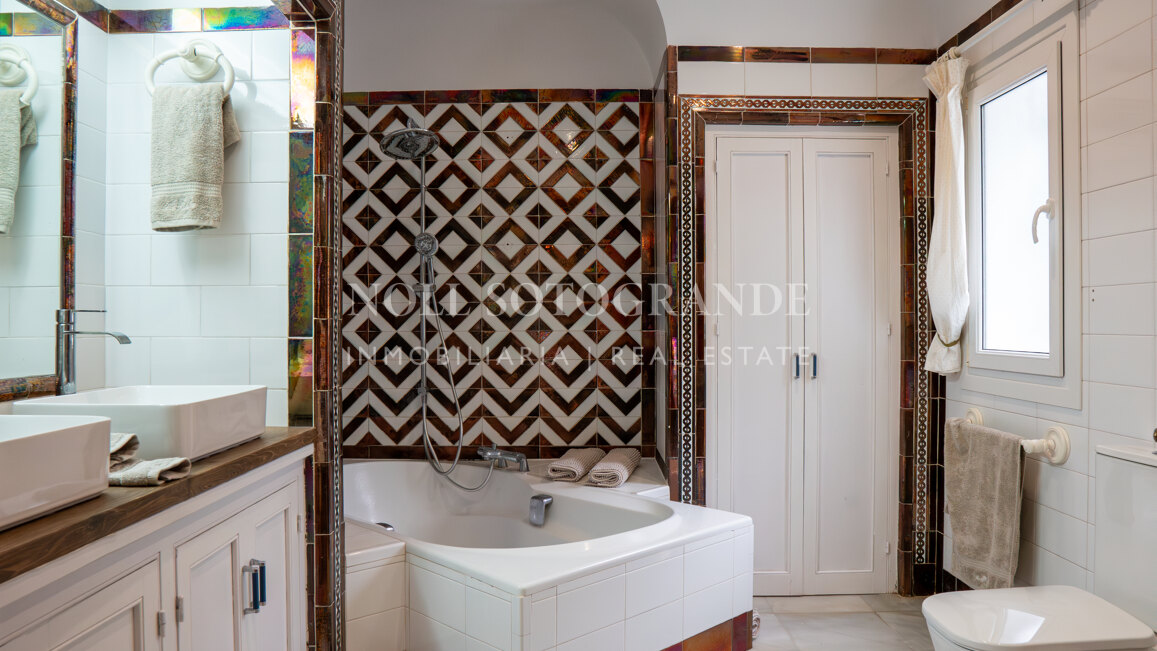 La Pinta Golf Villa – Elegante Villa mit 4 Schlafzimmern, privatem Pool und Golfbereich in Sotogrande Alto