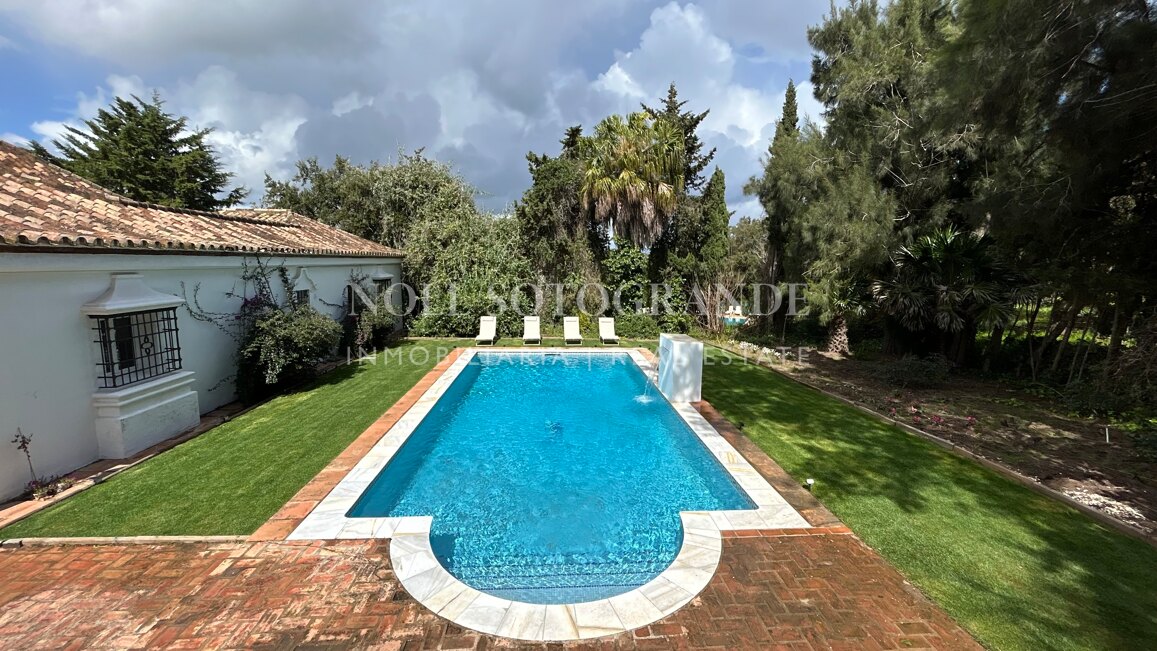 La Pinta Golf Villa – Elegante Villa mit 4 Schlafzimmern, privatem Pool und Golfbereich in Sotogrande Alto