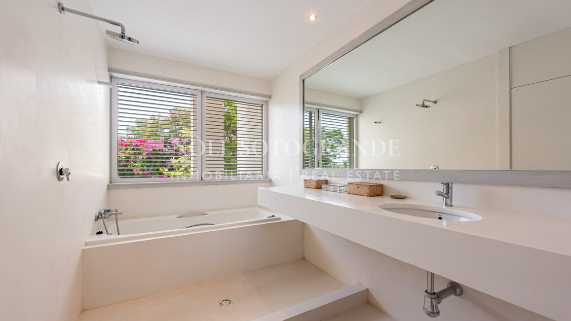 Beeindruckendes 5‑Schlafzimmer-Doppelhaus in Polo Gardens, Sotogrande Costa